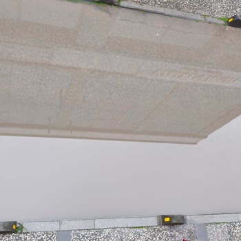 Yağmur Suları Sokağı Göle Dönüştürüyor Yaya Ve Araçlar Kısıtlanıyor