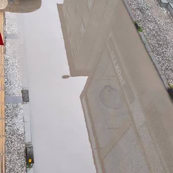 Yağmur Suları Sokağı Göle Dönüştürüyor Yaya Ve Araçlar Kısıtlanıyor