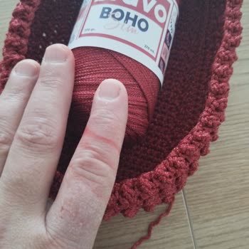 Bravo İplikleri Boho Simli Kırmızı Makrome İle Örerken Parmaklarımı Boyadı