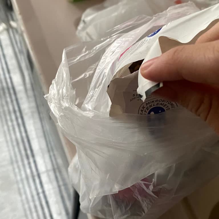 Açık Paketli Kedi Maması Teslimatı İçin İade Ve Tazminat Talebi