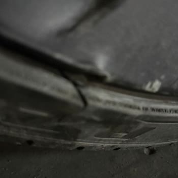 Yakuplu Mahallesi Osmangazi Caddesi'nde Su Kanalı Çökmesi Aracımın Jant Ve Lastiğini Zedeledi