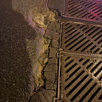 Yakuplu Mahallesi Osmangazi Caddesi'nde Su Kanalı Çökmesi Aracımın Jant Ve Lastiğini Zedeledi