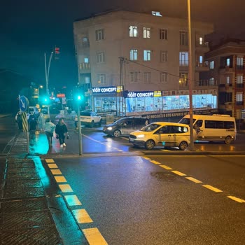 Yakuplu Mahallesi Osmangazi Caddesi'nde Su Kanalı Çökmesi Aracımın Jant Ve Lastiğini Zedeledi