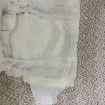 Molfix 4 Numaralı Bebek Bezinde Yapışkan Bant Sorunu