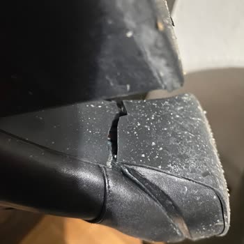 Elle Ayakkabı Mağazasında Kısa Sürede Deforme Olan Bot İçin İade Talebi