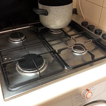 İlan Edilen Koşullar Sağlanmadı, İnternet Yok Ve Daire Kirli