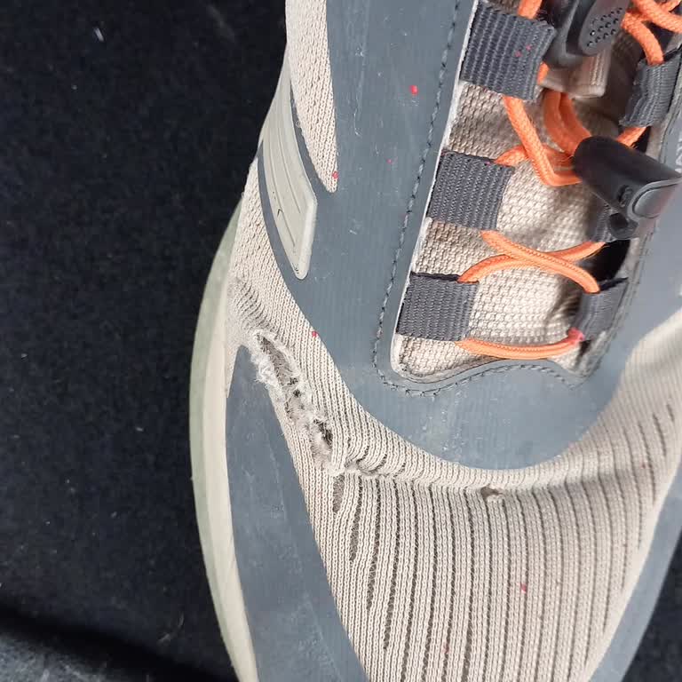 Lumberjack Spor Ayakkabısında Üç Ayda Açılma Ve Yırtılma, Mağaza Kullanıcı Hatası İddiası