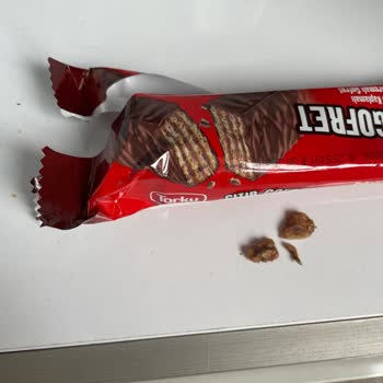 Torku Çikolatalı Gofrette Yabancı Madde Keşfi Sağlık Korkusuna Neden Oldu