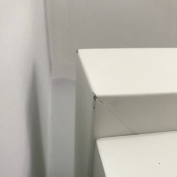 Alan Mobilya Giresun Hem Eksik Raflar Var Hem De Mobilyalarda Belirgin Boya Hataları Bulunuyor