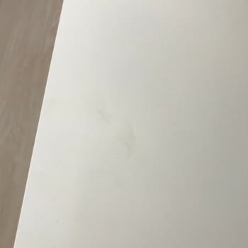 Alan Mobilya Giresun Hem Eksik Raflar Var Hem De Mobilyalarda Belirgin Boya Hataları Bulunuyor