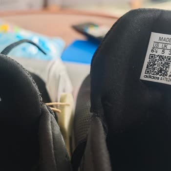 Kutu Hasarlı Ve Bedenleri Farklı Gelen Adidas Ayakkabı İçin Hızlı İade Ve Telafi Talebi