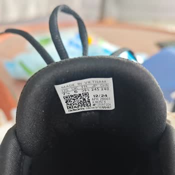 Kutu Hasarlı Ve Bedenleri Farklı Gelen Adidas Ayakkabı İçin Hızlı İade Ve Telafi Talebi