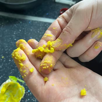 Doğal Oyun Hamurunda Cam Benzeri Kesici Parçalar Çıktı