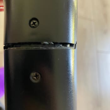 Sürekli Kırılan Boru Parçası Philips SpeedPro Max Aqua Plus 8000 Süpürgesinde Üretim Hatası