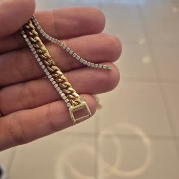 Kısa Sürede Kırılan Bileklik, Bölge Müdürünün Kaba Üslubu