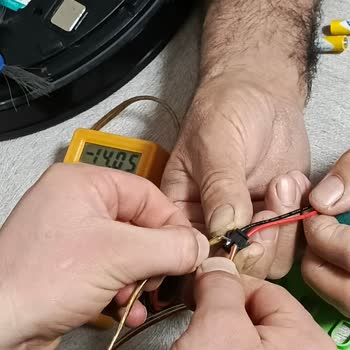 Patlayan Pil Nedeniyle Robot Süpürgenin Yanan Anakartı Ve Can Güvenliği Riski