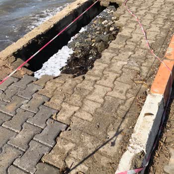 Doğal Firması Kazı İşlerini Tamamlamadı Ve Büyük Kanallar Bıraktı