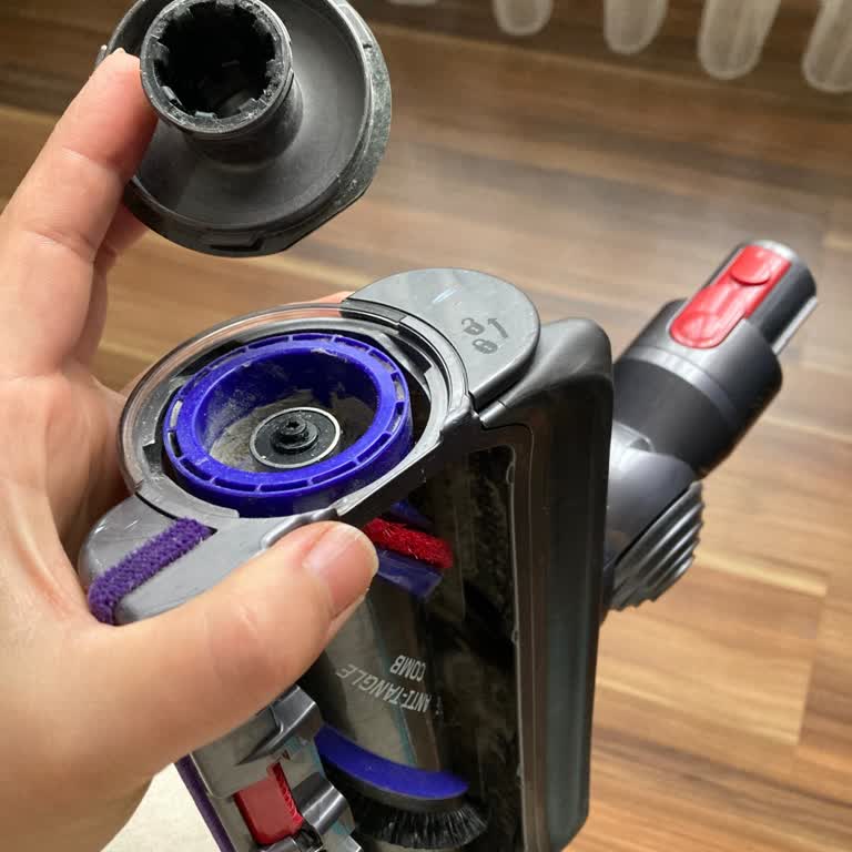 Dyson V15 Detect Absolute Halı Başlığında Üretim Hatası Fırça Yerinden Çıkmıyor