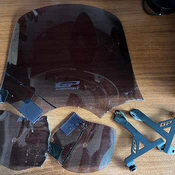 Motosiklet Tur Camı Ani Kırıldı, Hayati Risk