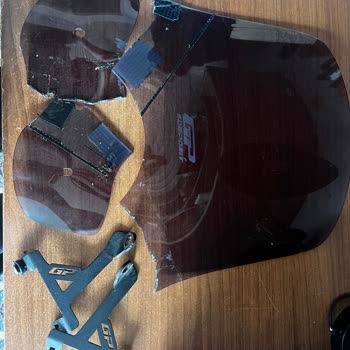 Motosiklet Tur Camı Ani Kırıldı, Hayati Risk