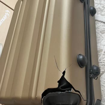 Ajet Bagaj Tesliminde Kırık Valiz Ve Özür Talebi