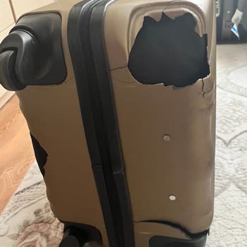 Ajet Bagaj Tesliminde Kırık Valiz Ve Özür Talebi