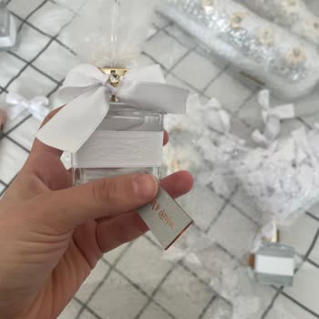 Ay Hediyelik Yanlış Renk, Kırık Ve Küflenmiş Ürün