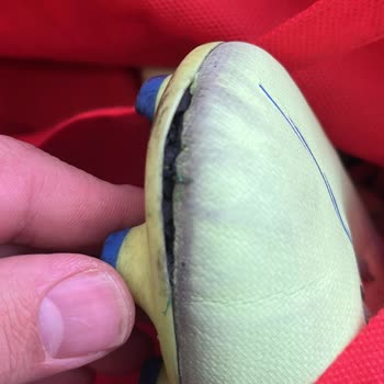 Puma Botunun Dikiş Açılması Ve Mağazanın Fiziksel İnceleme Yapmaması