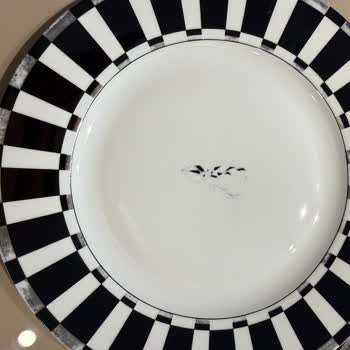 Karaca Yemek Takımının Desen Çıkma Garantisi Bozuldu Değişim Veya İade Talep Ediyorum