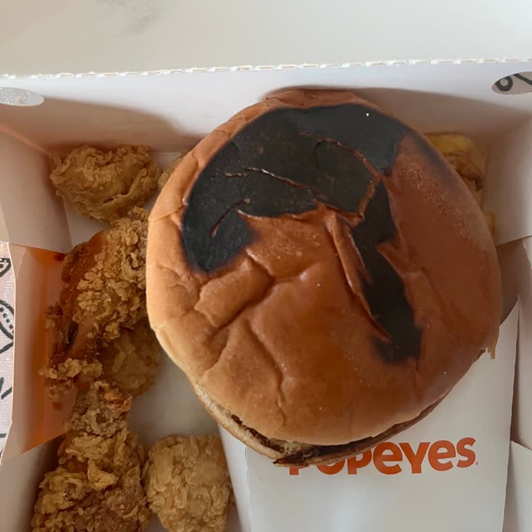 Yanık Ekmeği Ve Eksik İçeriğiyle Gelen Hamburger Ücret İadesi Talebi