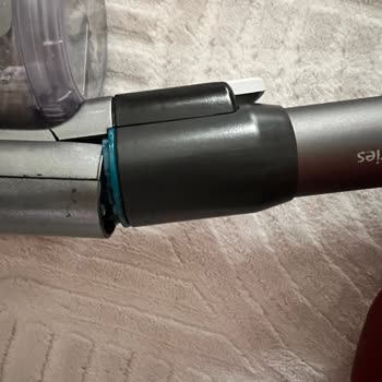 Philips Aqua Plus 8000 Süpürge Kısa Sürede Plastik Parça Kırıldı Ve Garanti Talebi