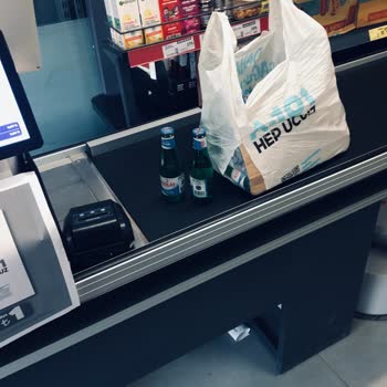 Kapalı Olmayan Soda Paketi Kırıldı, Çalışanın Çözüm Sunmaması Ve İade Talebi