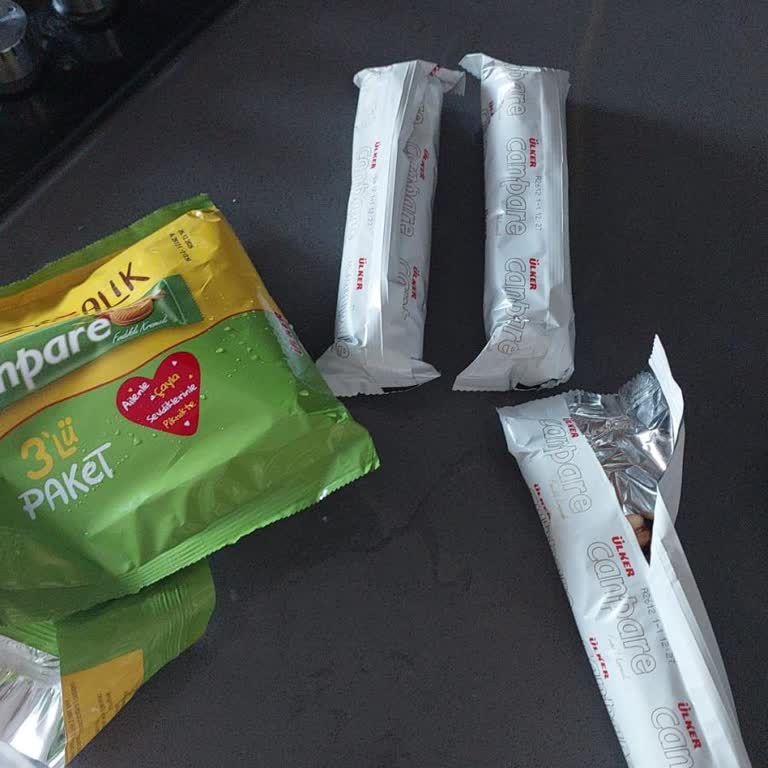 Şok Market’te Satılan Bozulmuş Ülker Canpare Bisküvisi Sağlık Sorunlarına Neden Oldu