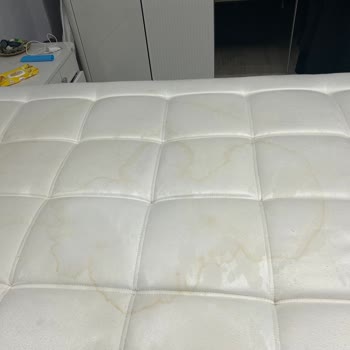 İstikbal'den Alınan Yatak Ve Koltukta Çıkarılamayan Sarı Lekeler Ve İade Talebi