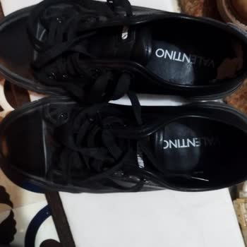 Valentino Ayakkabısının İç Astarı Kısa Sürede Yırtıldı, Ücret İadesi Talebi