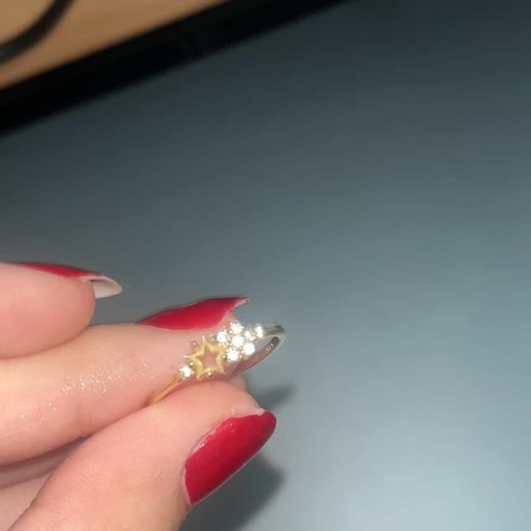 Sirius Yüzüğünün Taşı Kısa Sürede Düşerek Mağduriyet Yarattı