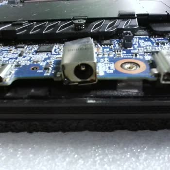 Monster Notebook Garanti Laptopa 2.000 TL Servis Ücreti Ve 18.000 TL Peşin Ana Kart Bedeli Talebi