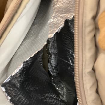 Oysho Anne Bebek Sırt Çantası Termal Bölümü İlk Kullanımda Yırtıldı Ve Değişim Talep Ediyor