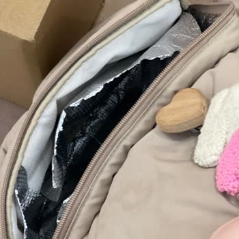 Oysho Anne Bebek Sırt Çantası Termal Bölümü İlk Kullanımda Yırtıldı Ve Değişim Talep Ediyor