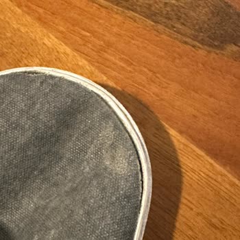 Deformasyonlu Adidas Ayakkabılar Ve Onarım Reddi
