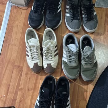 Deformasyonlu Adidas Ayakkabılar Ve Onarım Reddi