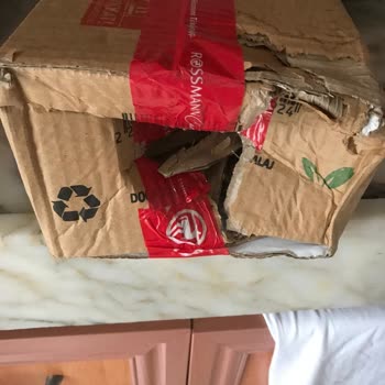 Aras Kargo'nun Hassas Paketi Kırması Ve Personel Saygısızlığı