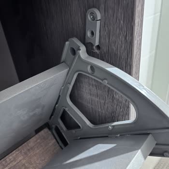 Adore Ayakkabılıkta Plastik Parçalar Çabuk Kırılıyor, Yedek Parça Uyuşmazlığı