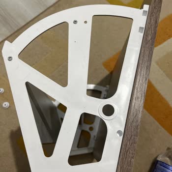 Adore Ayakkabılıkta Plastik Parçalar Çabuk Kırılıyor, Yedek Parça Uyuşmazlığı