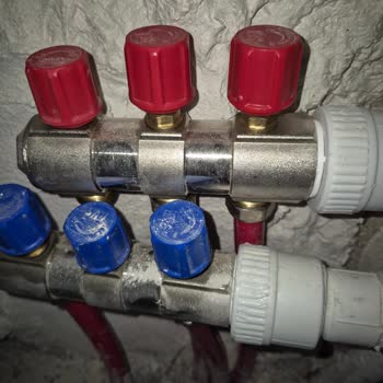 Yeni Dairede Çalışmayan Yerden Isıtma Ve Çözülmeyen İşçilik Sorunları