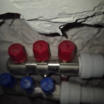 Yeni Dairede Çalışmayan Yerden Isıtma Ve Çözülmeyen İşçilik Sorunları