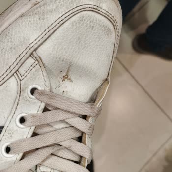 İki Hafta Sonra Dikişleri Çözülen Yeni Spor Ayakkabımda Mağaza Sorumluluk Reddi