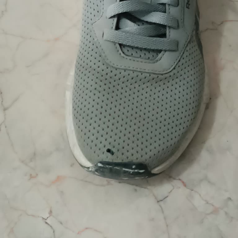 Ayakkabının Burun File Yırtılması Ve Mağazanın Haksız Reddi