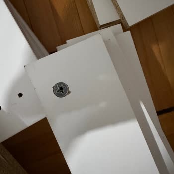 Rani Mobilya Rj136 Modelinde Kullanılmış Parçalar Ve Yetersiz Montaj Kılavuzu