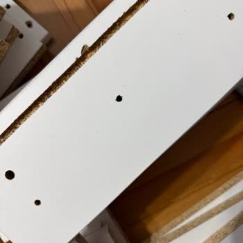 Rani Mobilya Rj136 Modelinde Kullanılmış Parçalar Ve Yetersiz Montaj Kılavuzu